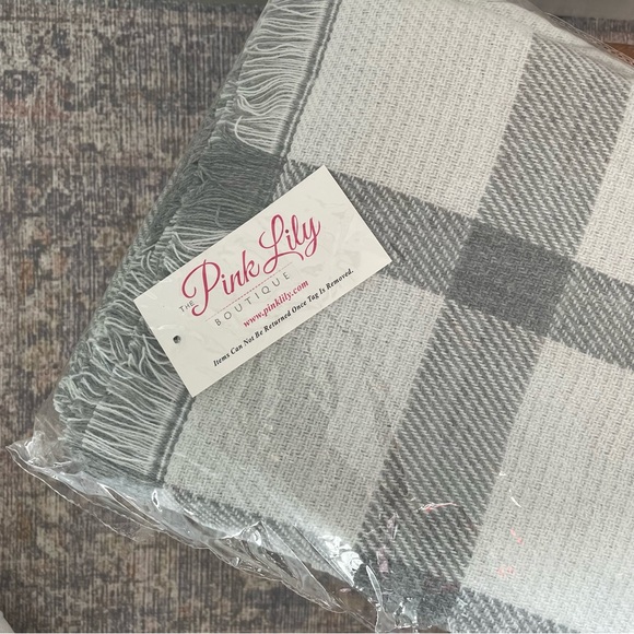 NEW WITH TAGS Pink lily grey plaid poncho - Picture 10 of 10